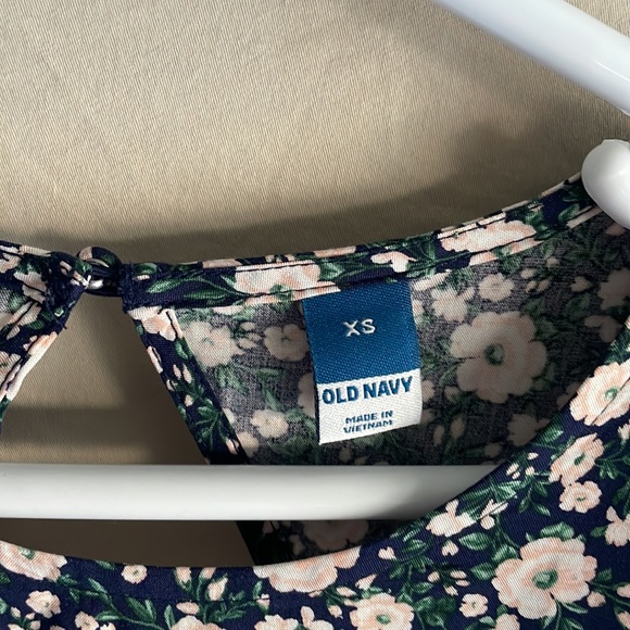 Old Navy Summer Dress - Picture 4 of 6